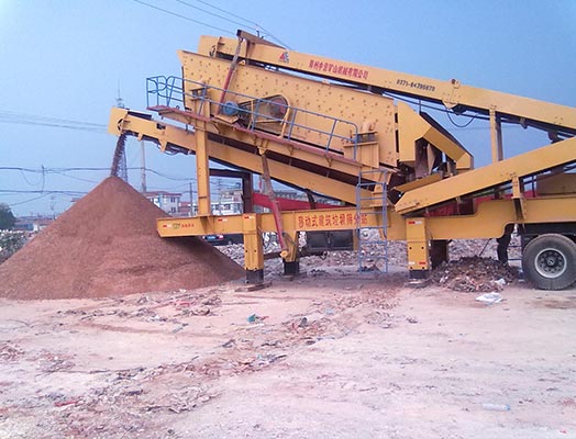 YPS移動(dòng)式建筑垃圾破碎機(jī)在江蘇省日處理3000方建筑垃圾處理現(xiàn)場